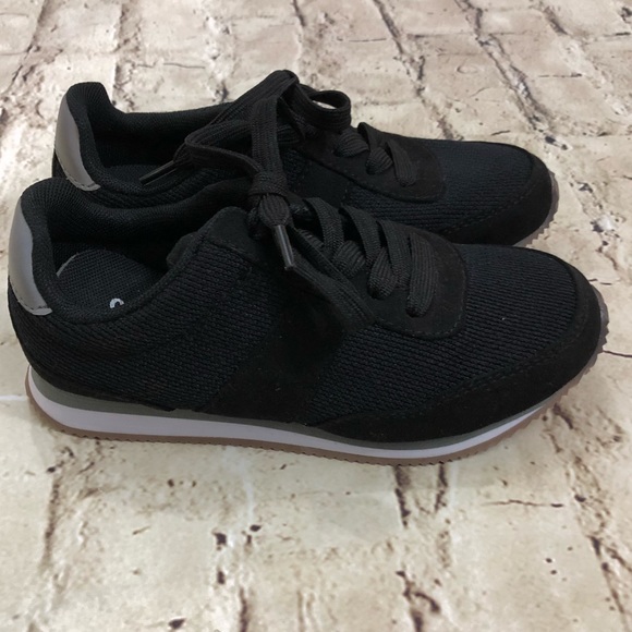 Old Navy Other - NWOT Old Navy boy’s black sneakers size 13Y